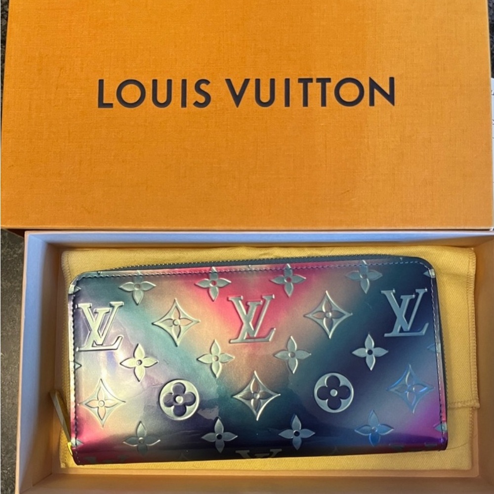 Collector piece 2020 LV limited Valentines Monogram Wallet full inclusion